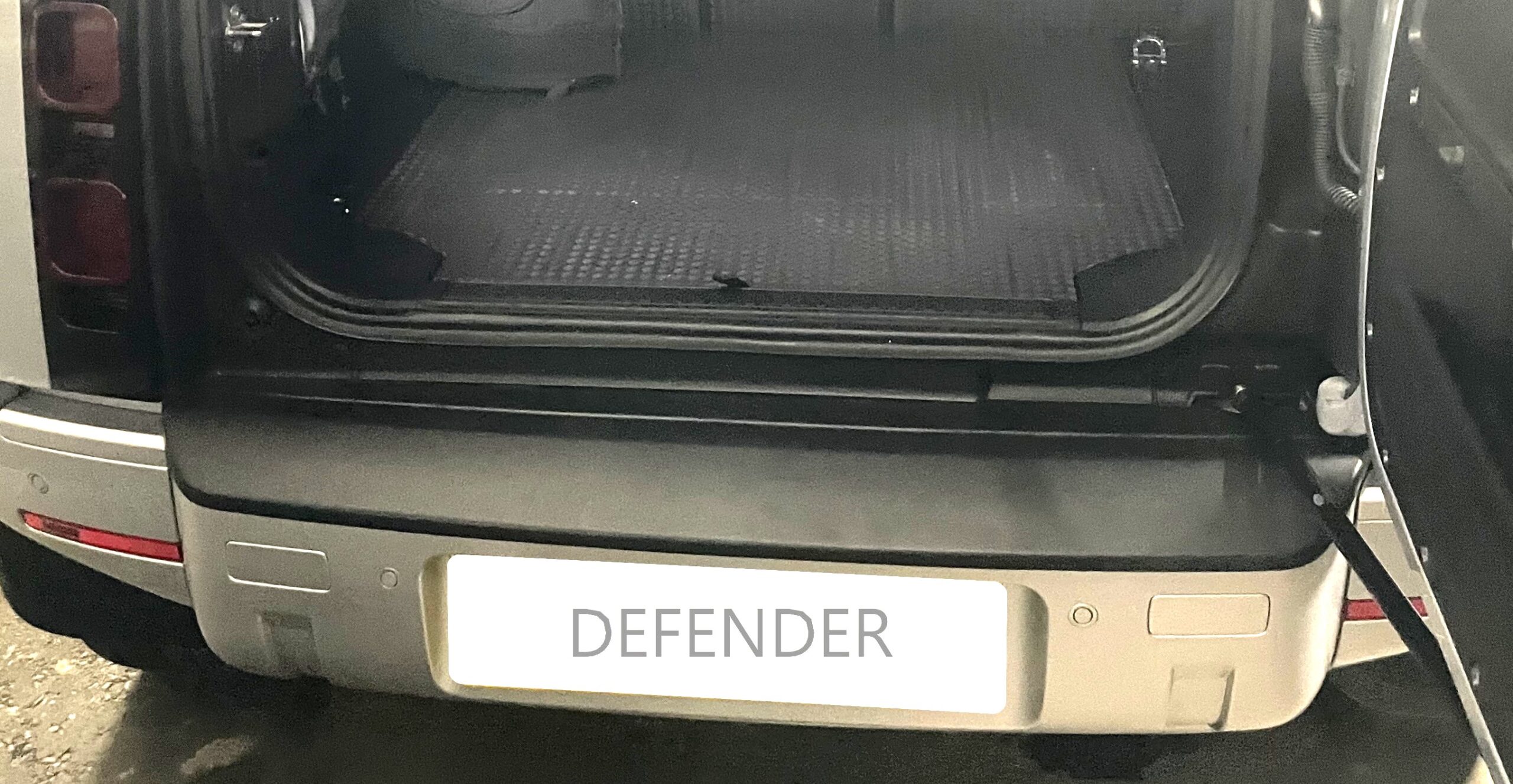 RGM REARGUARD FITS LANDROVER DEFENDER 2020-2026 Silver/Black/Gloss Black/Carbon Fiber Pattern - Image 6