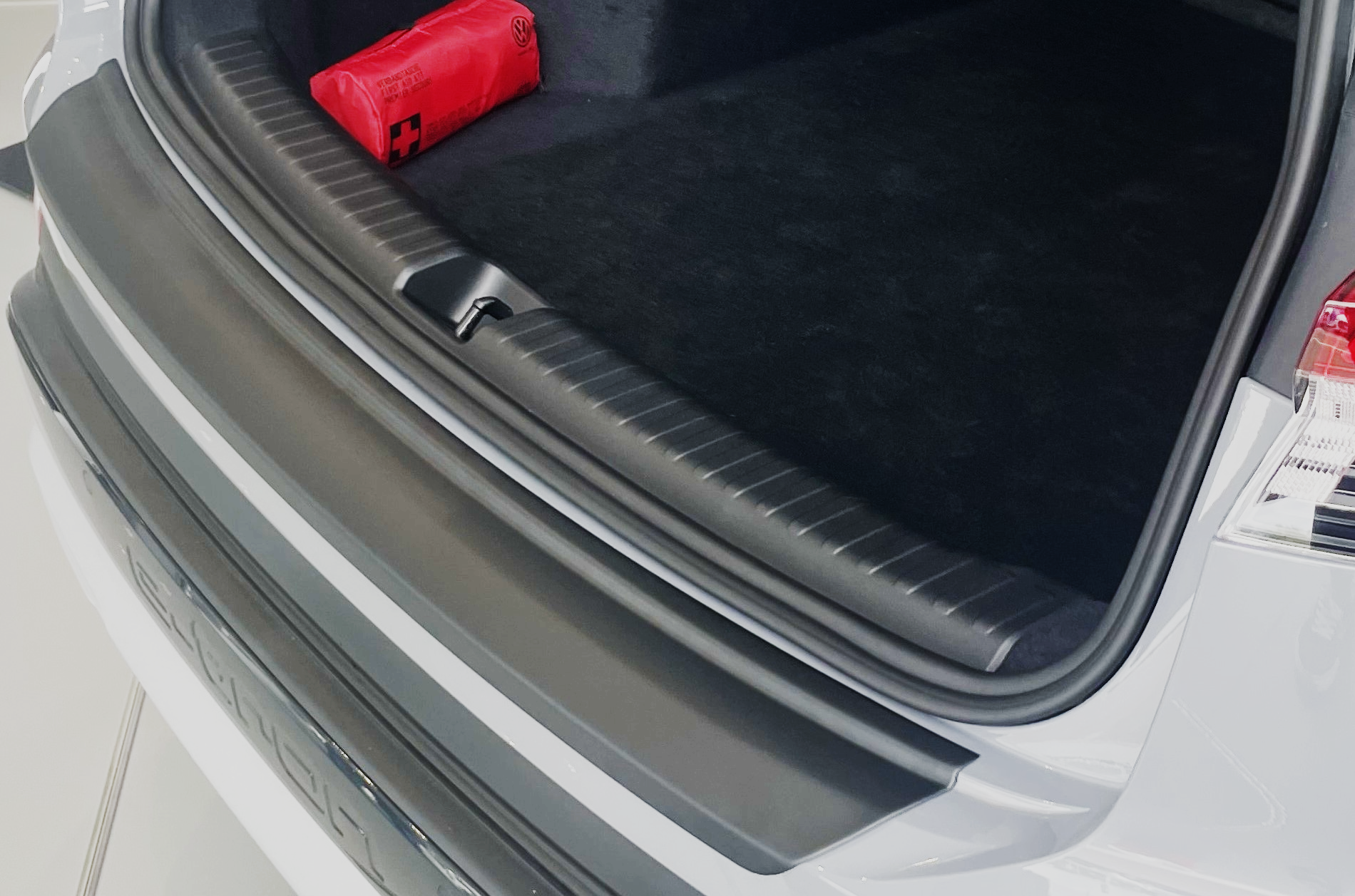 RGM Rearguard fits AUDI Q4 E-TRON / E-TRON SPORTBACK 2022-2025 Silver/Black/Gloss Black/Carbon Fiber Pattern - Image 5