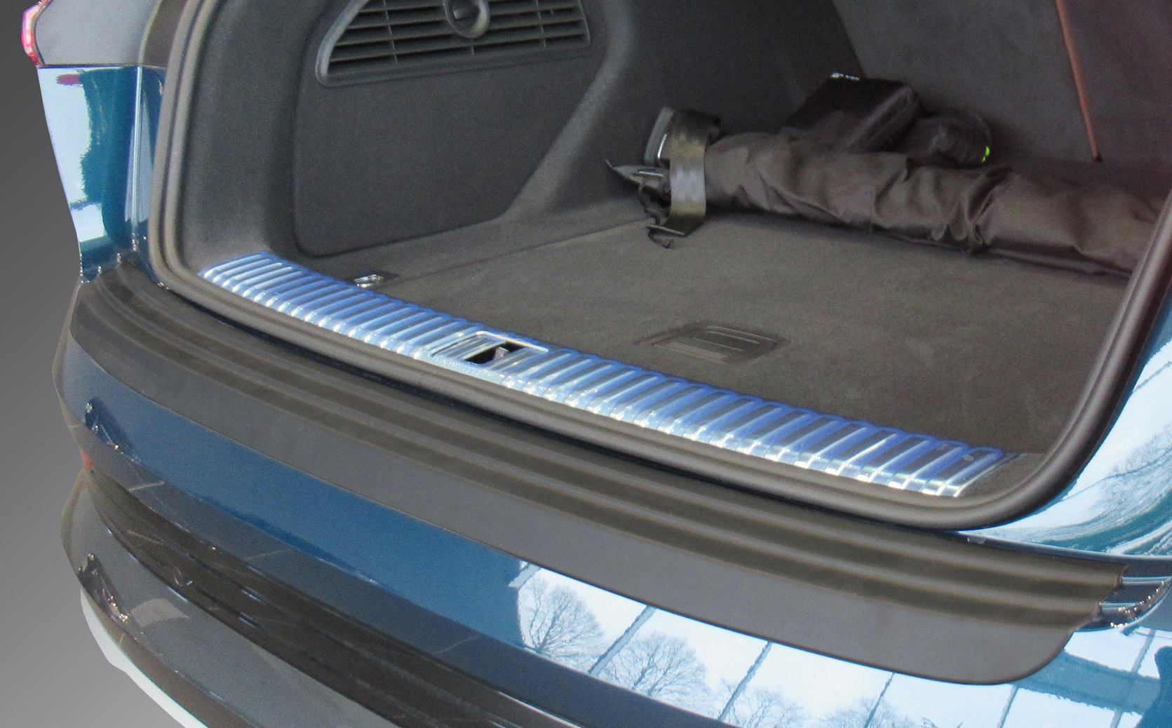 RGM REARGUARD FITS AUDI E-TRON 2019-2023 Silver / Carbon Pattern / Gloss Black / Black - Image 6